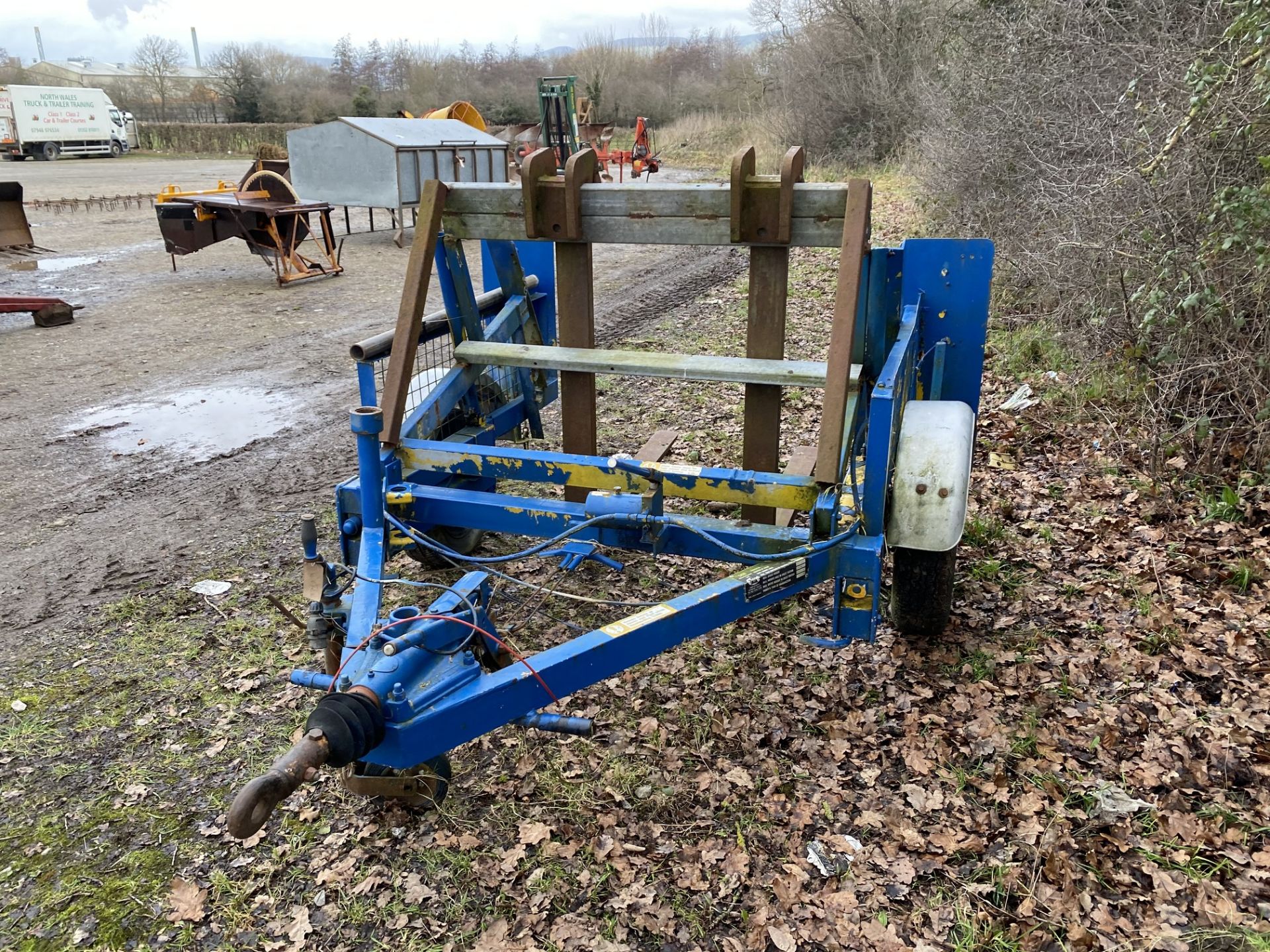 TRAILER WITH FORKS