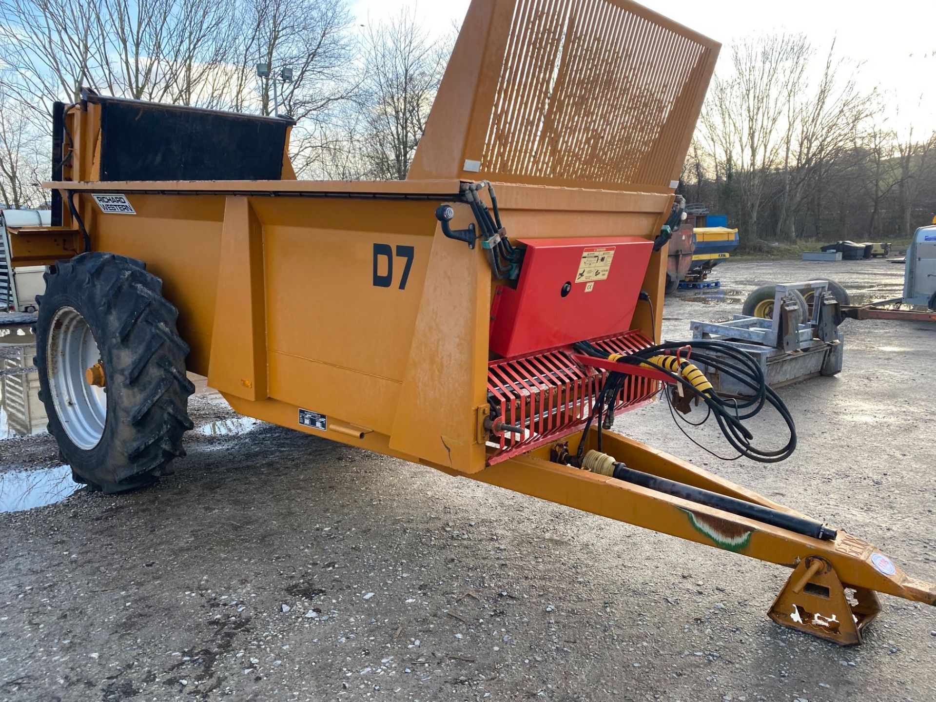 RICHARD WESTERN D7 SPREADER C/W WIDE ANG - Image 2 of 3