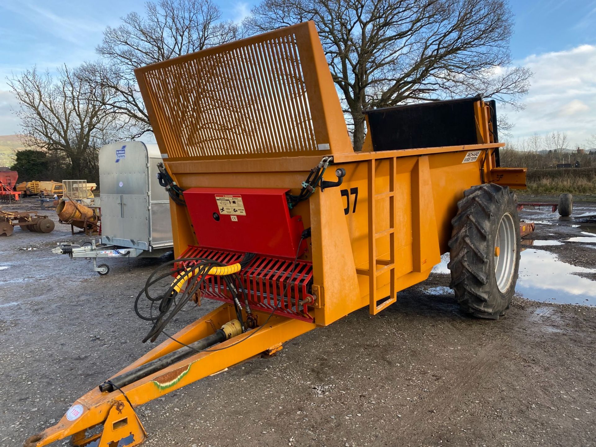 RICHARD WESTERN D7 SPREADER C/W WIDE ANG