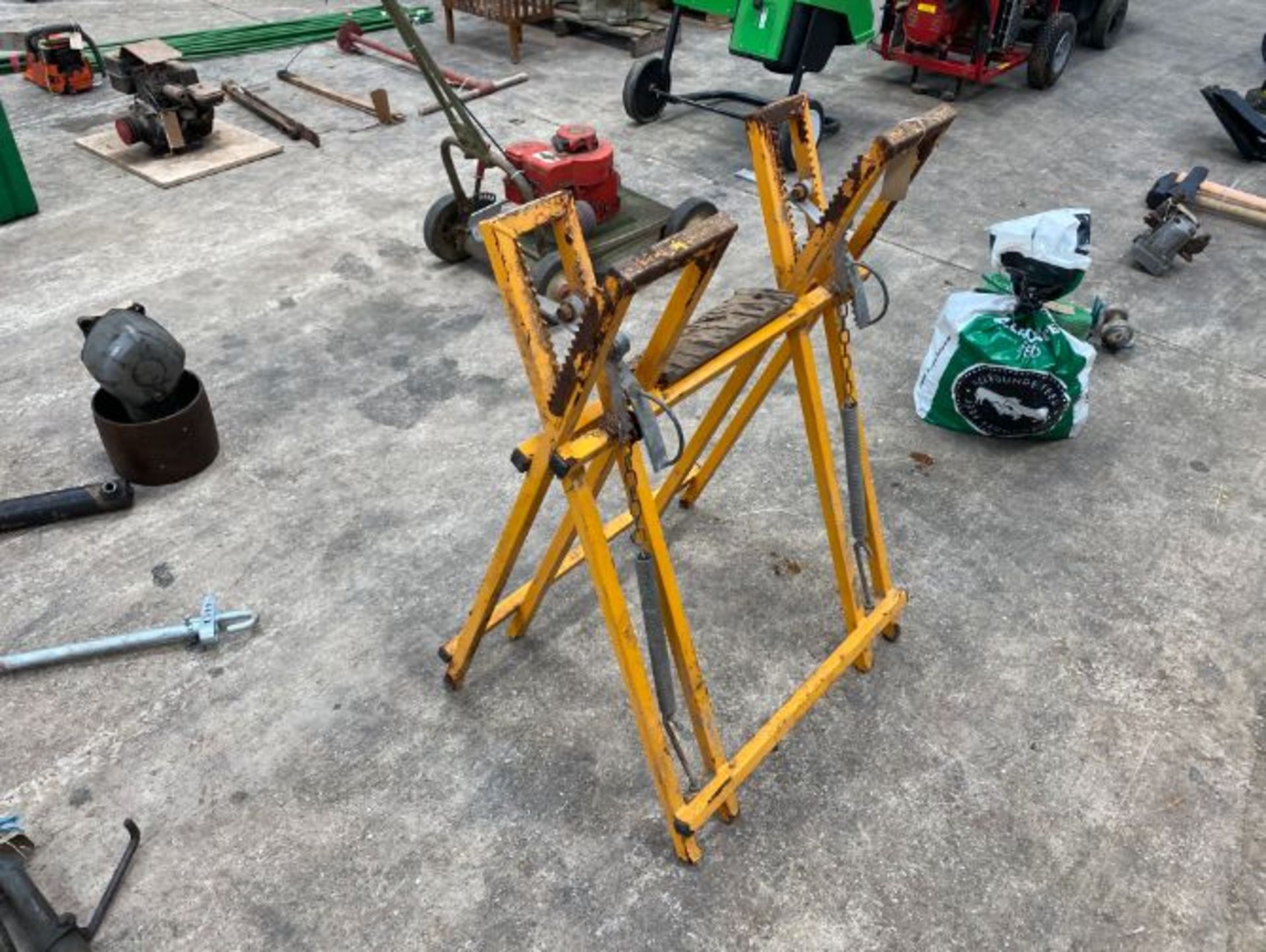 CHAINSAW STAND