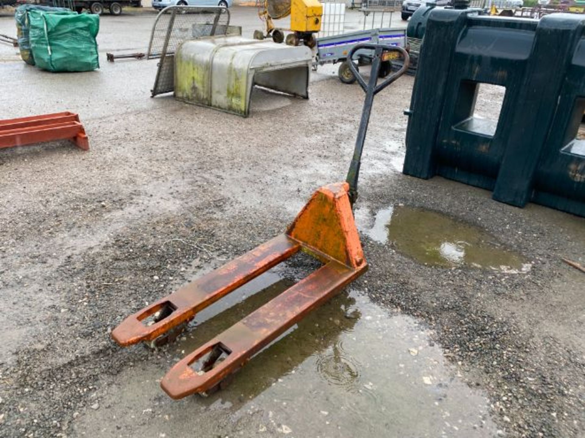 PALLET FORK TRUCK