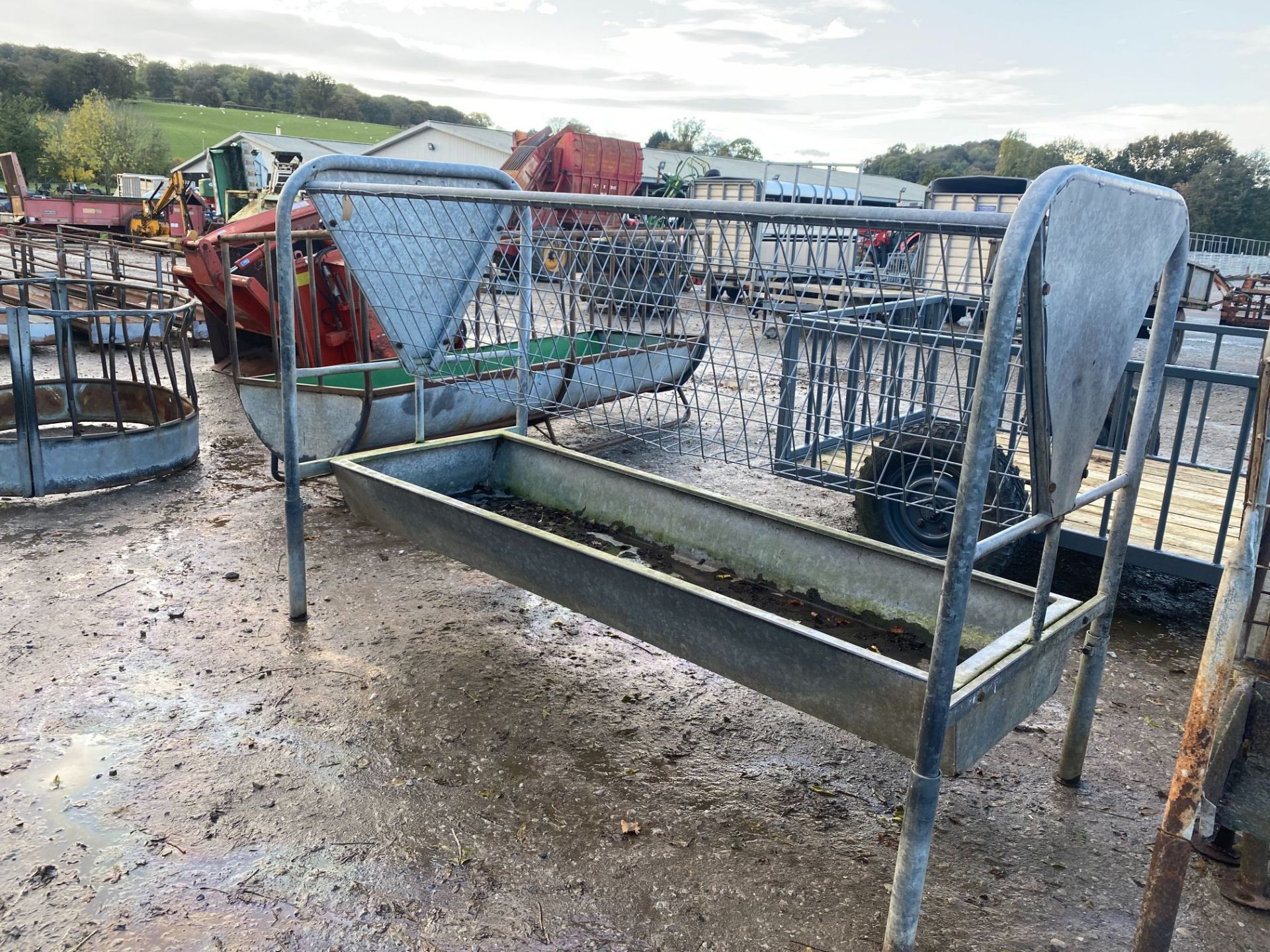 1X CATTLE HAYRACK & TROUGH