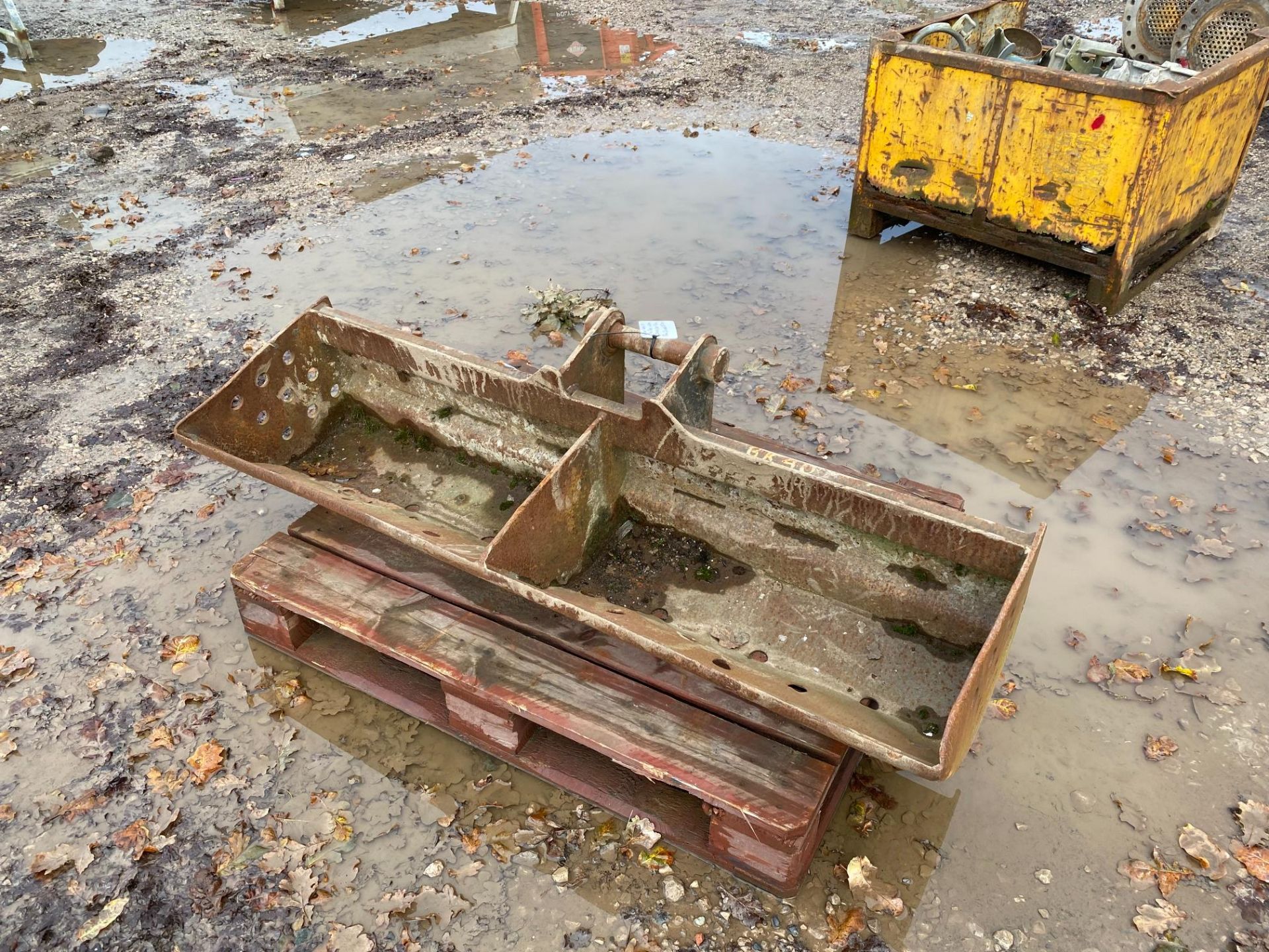 EXCAVATOR BUCKET 45MM PINS - Image 2 of 2