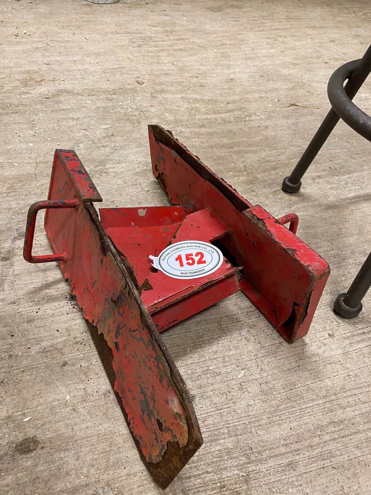 TRACTOR SEAT STOOL - Image 2 of 2