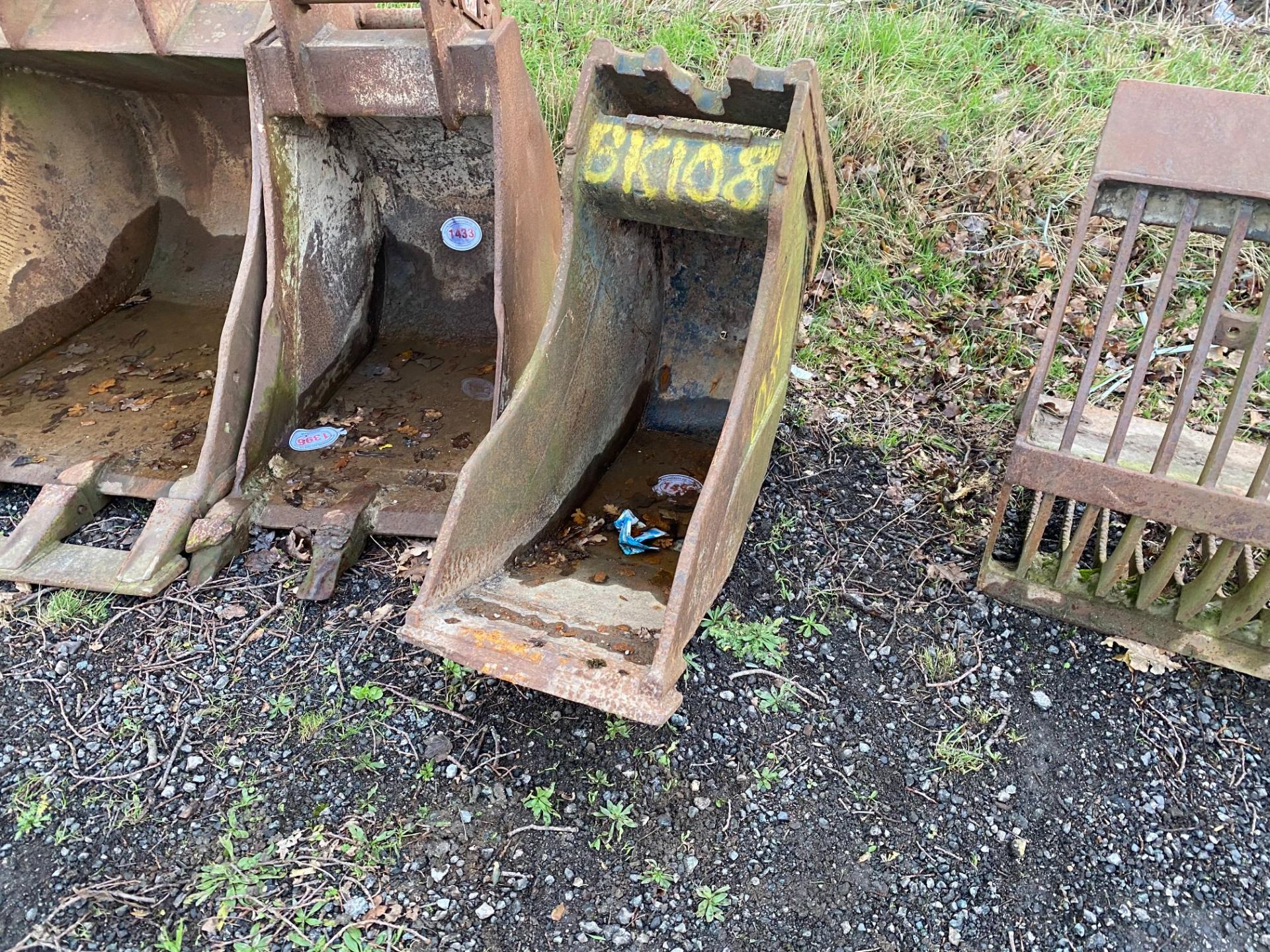 EXCAVATOR BUCKET - Image 2 of 2