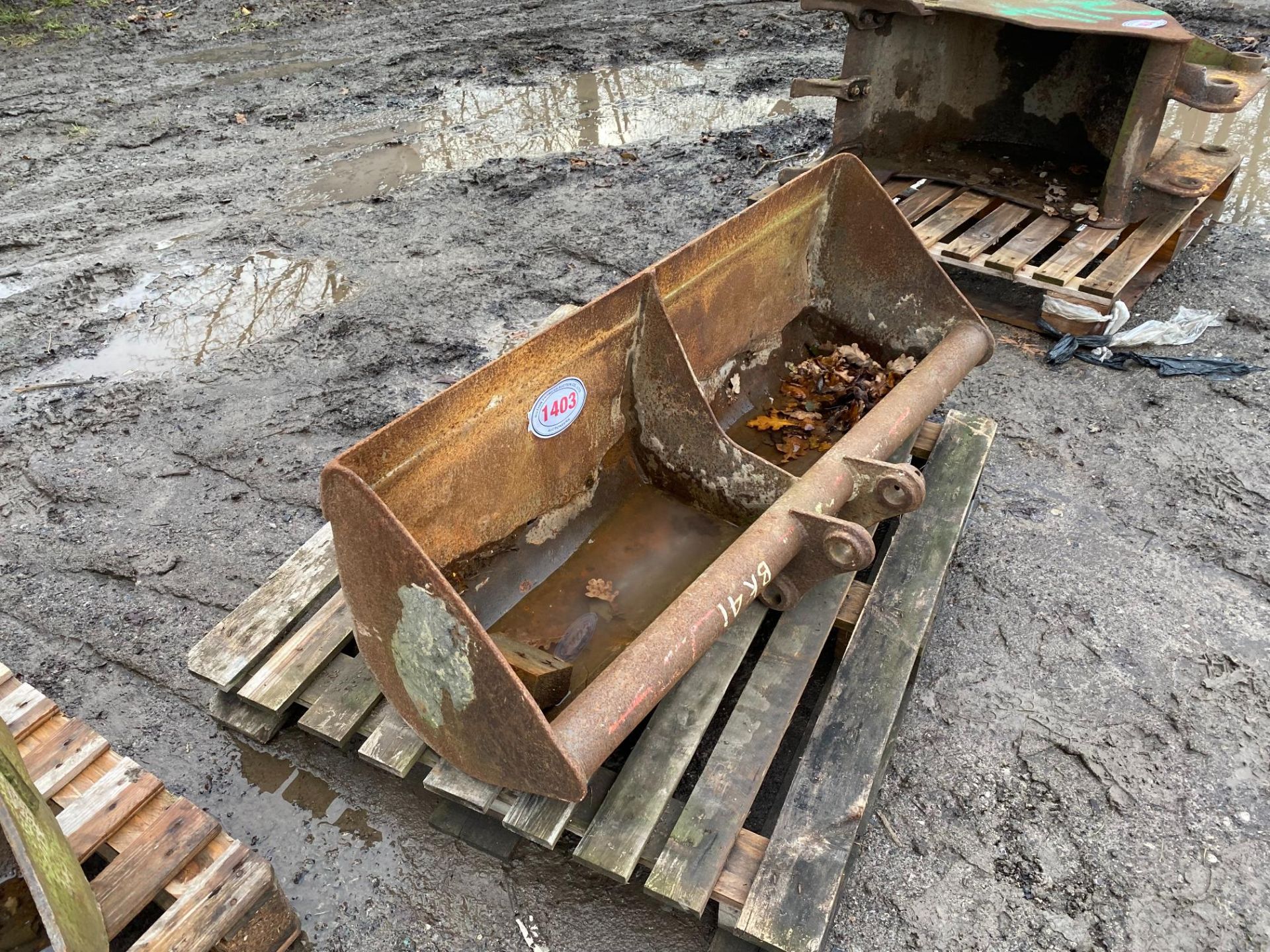 EXCAVATOR BUCKET