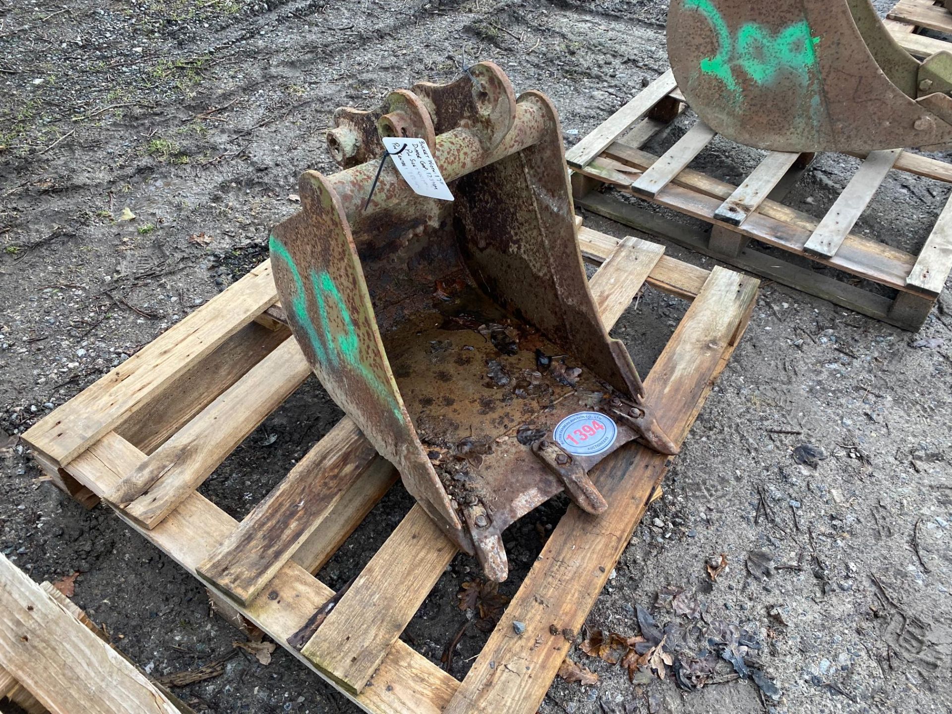 EXCAVATOR BUCKET