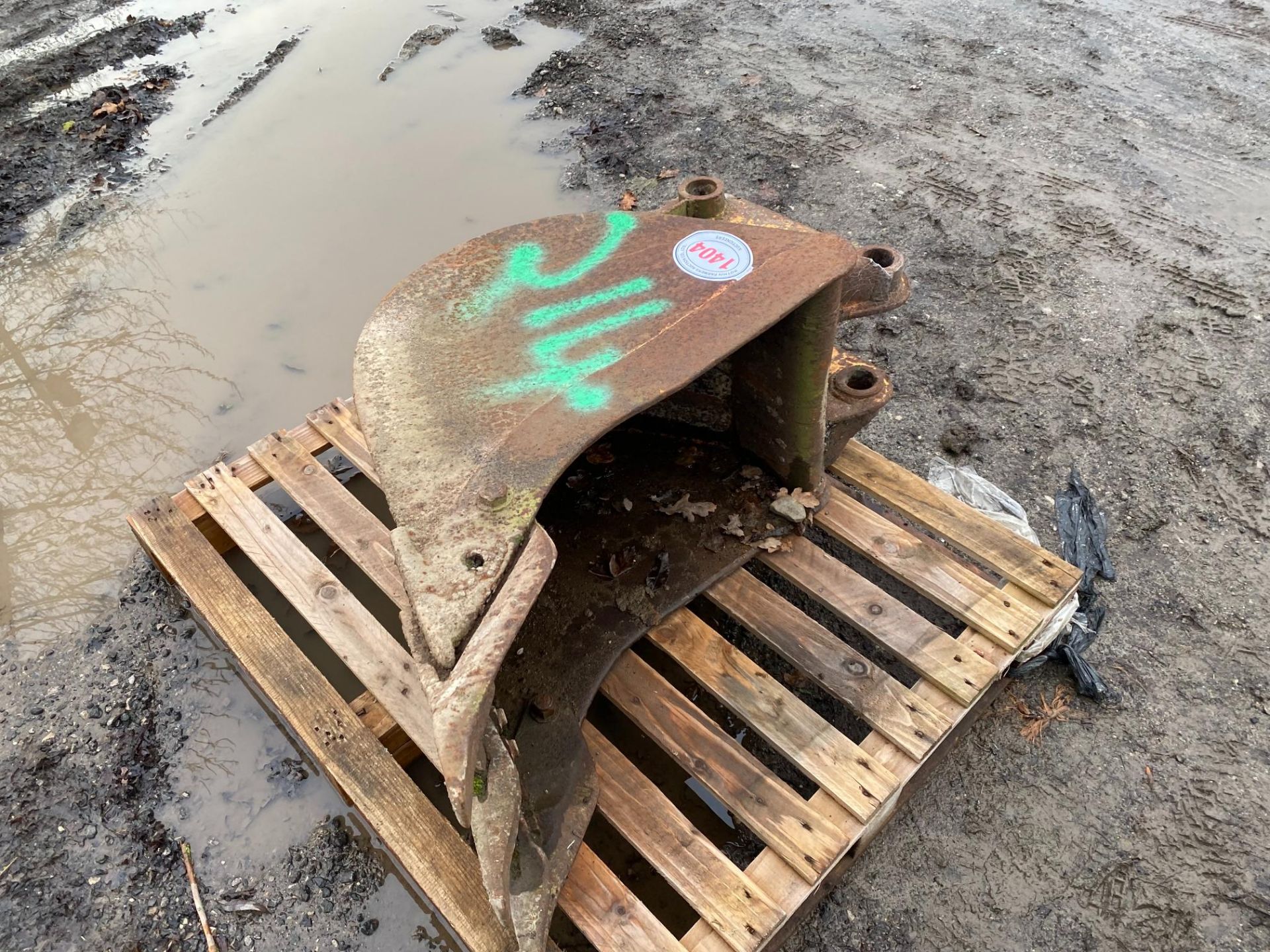 EXCAVATOR BUCKET