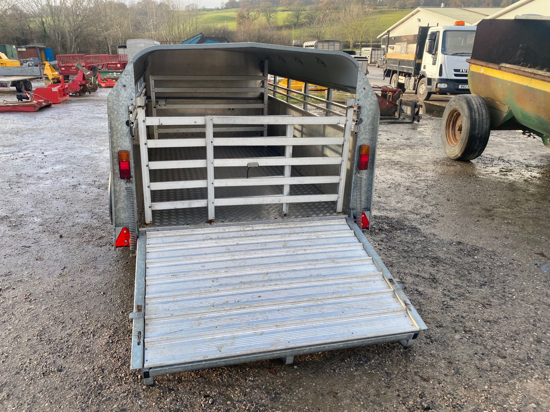 IWMS TA5G 10FT LOW ROOF SHEEP TRAILER - Image 3 of 3