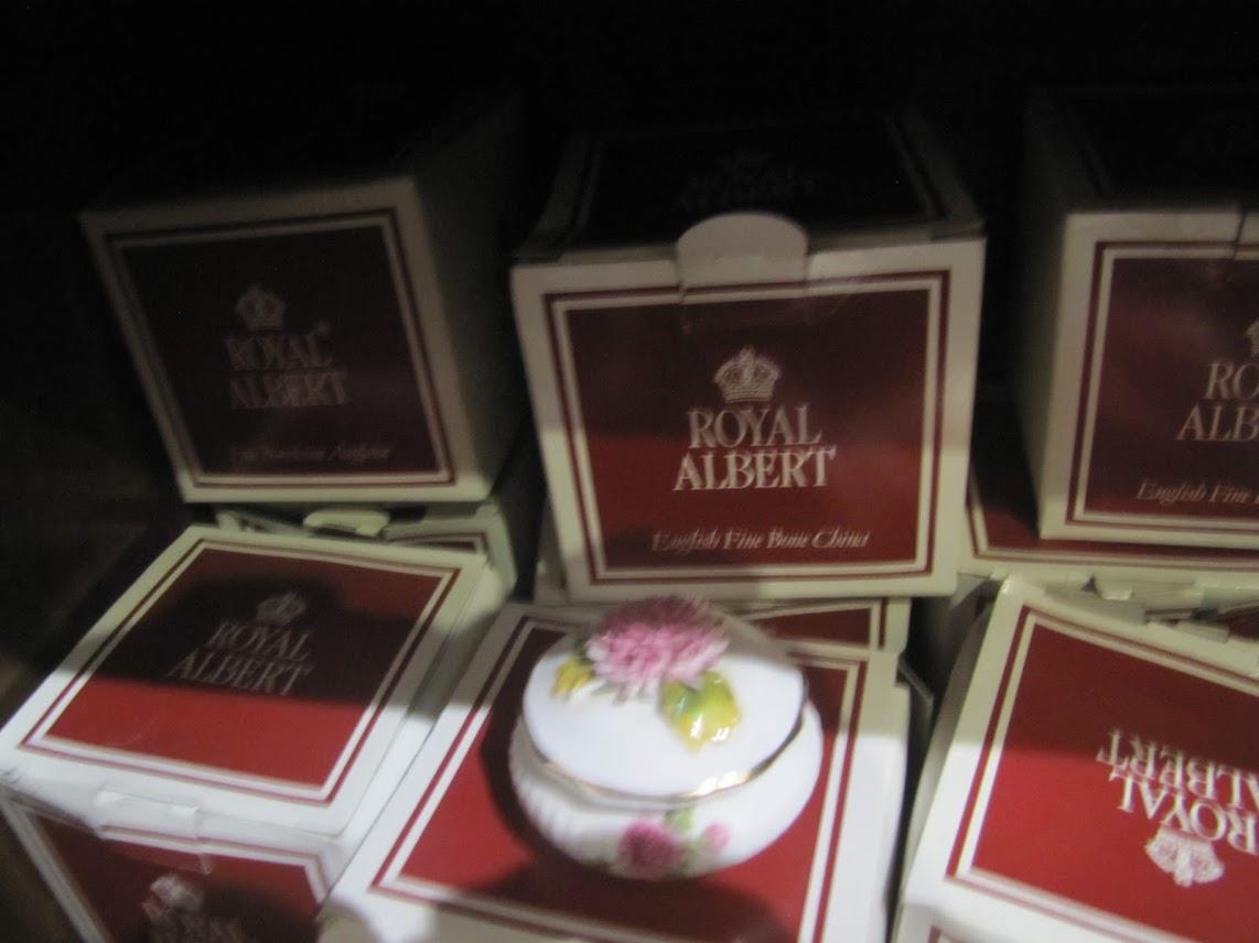 Box of Royal Albert flower of the month candy boxes. - Image 2 of 2
