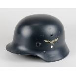 Stahlhelm M 40, Wehrmacht-Luftwaffe WK II, außen neu lackiert und mit neuem Abzeichen, innen