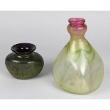2 Eisch-Vasen, Valentin Eisch, Frauenau, 1970er/ 80er Jahre, eine große kürbisförmige Vase aus