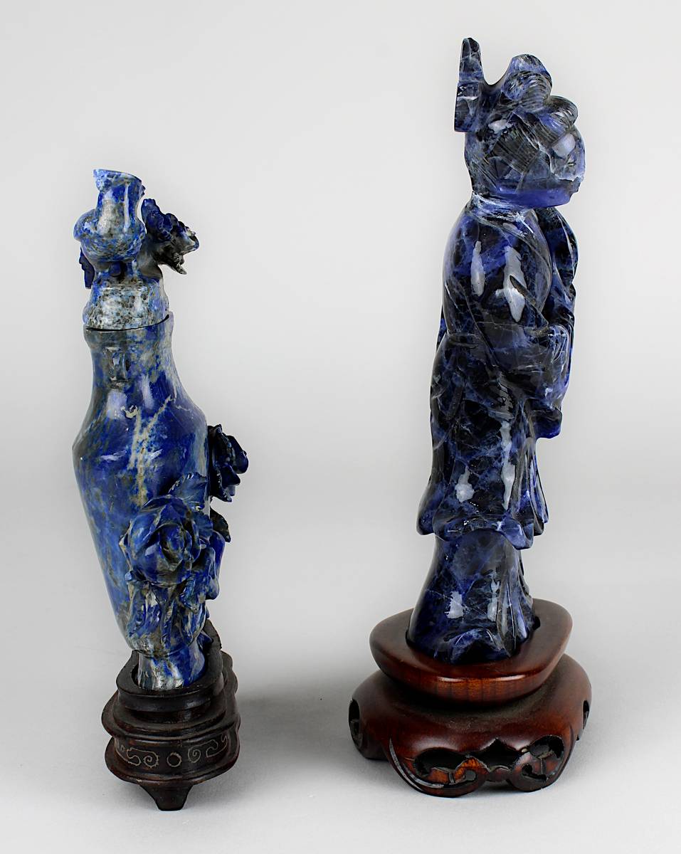 Chinesische Frauenfigur und Miniatur-Deckelvase aus Lapislazuli, China Mitte 20. Jh., Figur einer - Image 4 of 4