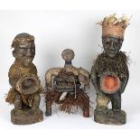 Namji-Puppe, Kamerun, und 2 Fetischfiguren der Yombe, D. R. Kongo: Namji-Puppe, Holz geschnitzt,