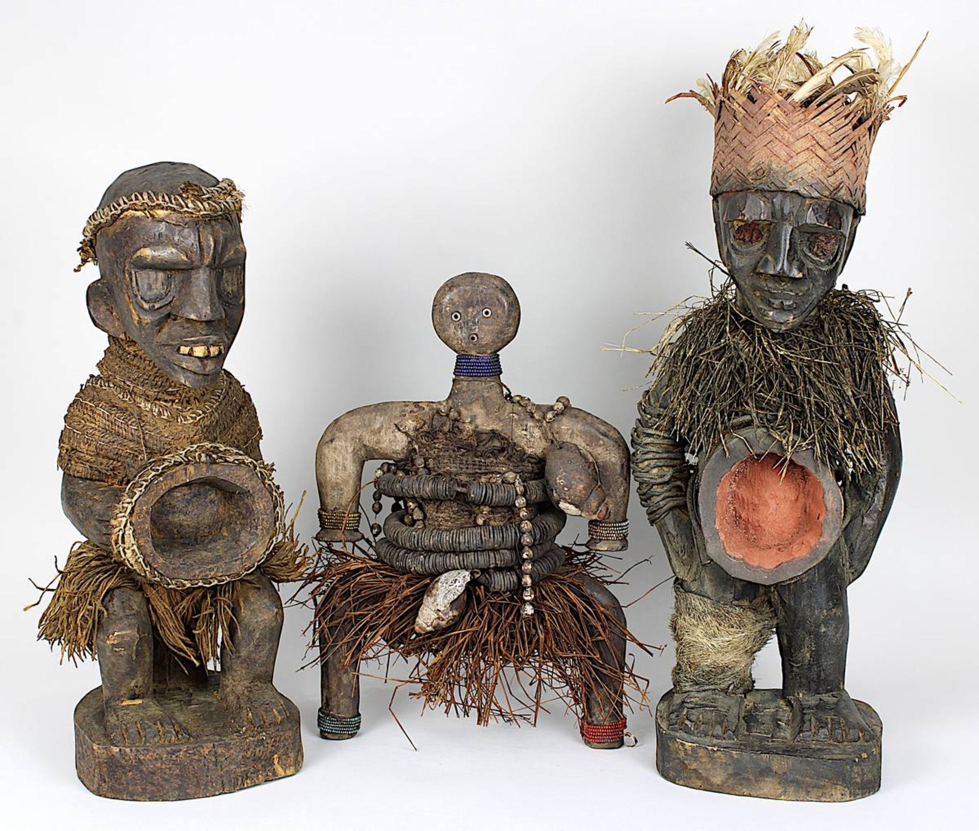 Namji-Puppe, Kamerun, und 2 Fetischfiguren der Yombe, D. R. Kongo: Namji-Puppe, Holz geschnitzt,