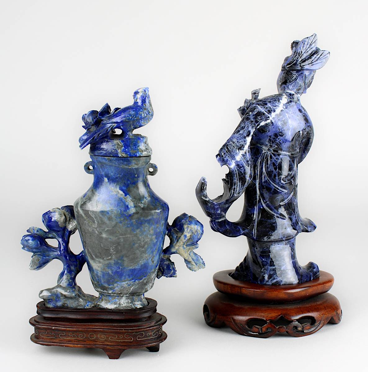 Chinesische Frauenfigur und Miniatur-Deckelvase aus Lapislazuli, China Mitte 20. Jh., Figur einer - Image 3 of 4