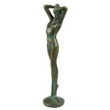 Ungedeuteter Bildhauer, Weiblicher Bronzeakt, 2. H. 20. Jh., schlanke Frau mit nach oben