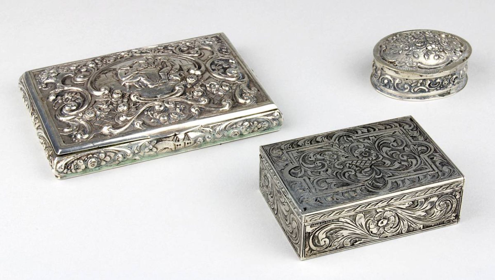 Etui, Pillendose u. Puderdose mit Lippenstift aus 800er bzw. 835er Silber, Deutschland u. Italien M.