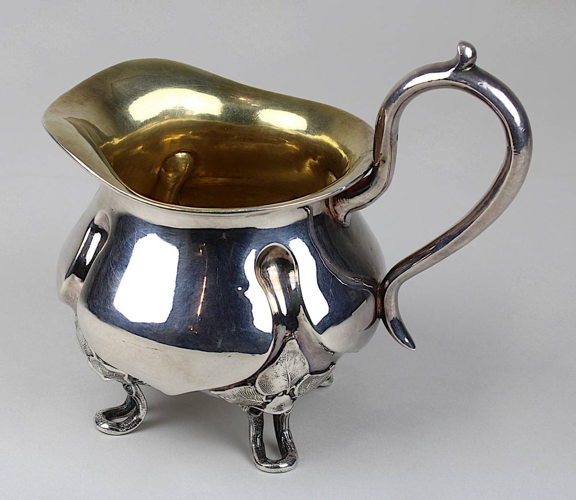 Sahnegießer aus Silber, Russland, Moskau 1867, handgetriebener Korpus in barocker Form, innen mit