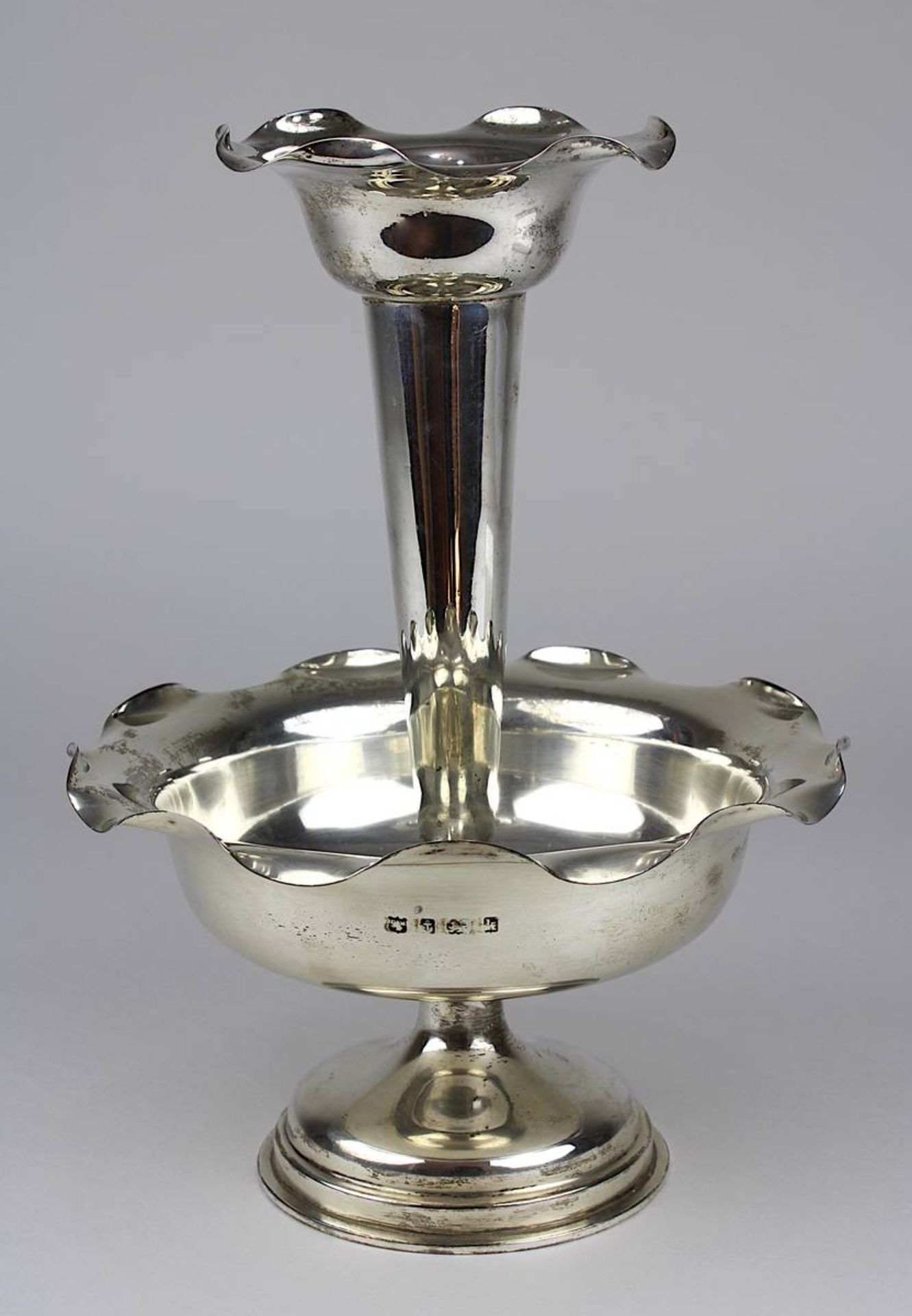 Centerpiece, Silber, Birmingham 1934, Fußschale mit Vasenmittelstück, mit jeweils gewelltem