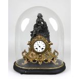 Régule-Figurenuhr unter Glasdom, Frankreich um 1870, Gehäuse in der Front teilsweise vergoldet,