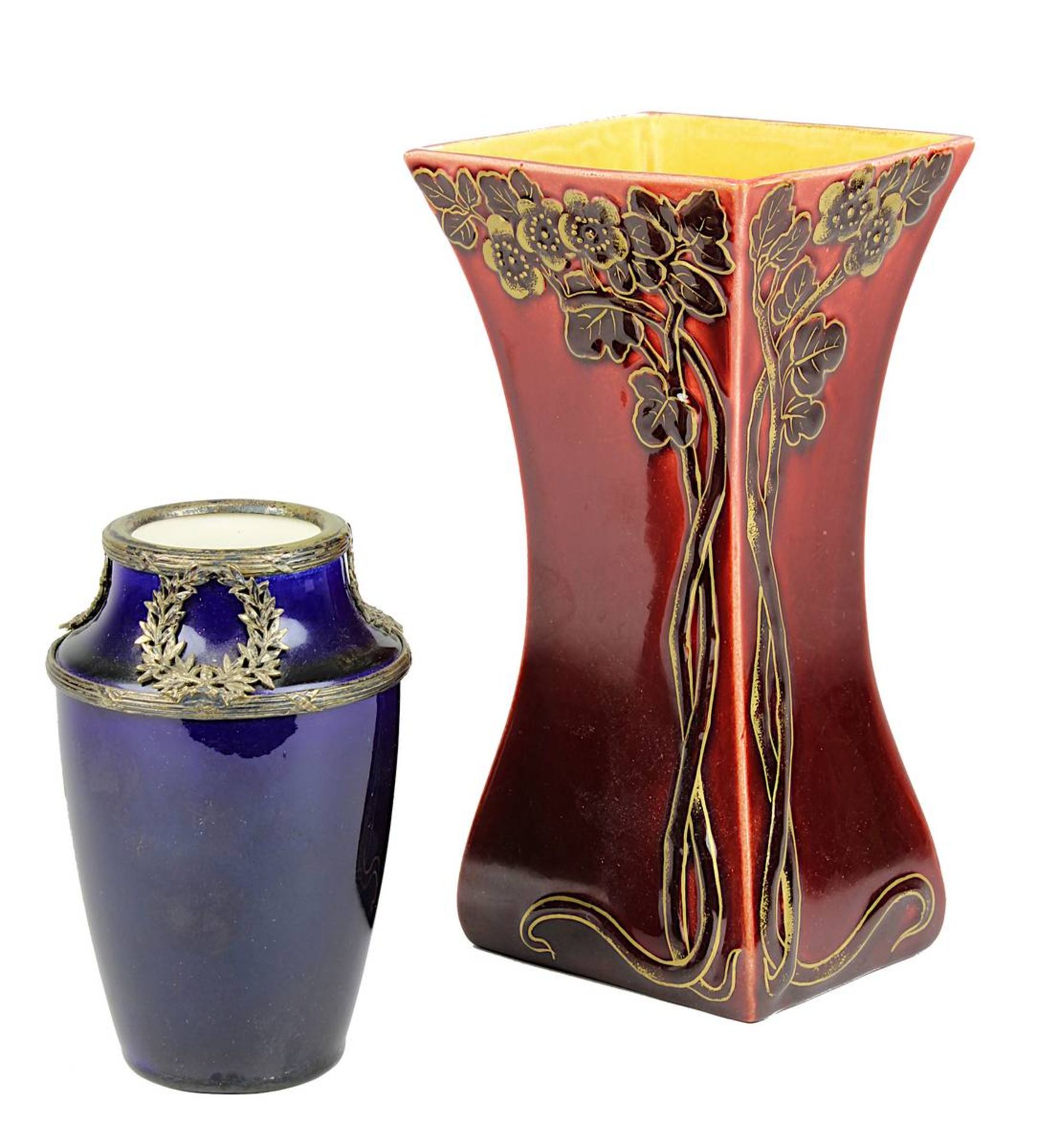 Zwei Sarreguemines Jugendstil Vasen, um 1900, Keramik, heller Scherben, eine Vase mit blauer