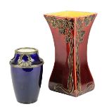 Zwei Sarreguemines Jugendstil Vasen, um 1900, Keramik, heller Scherben, eine Vase mit blauer