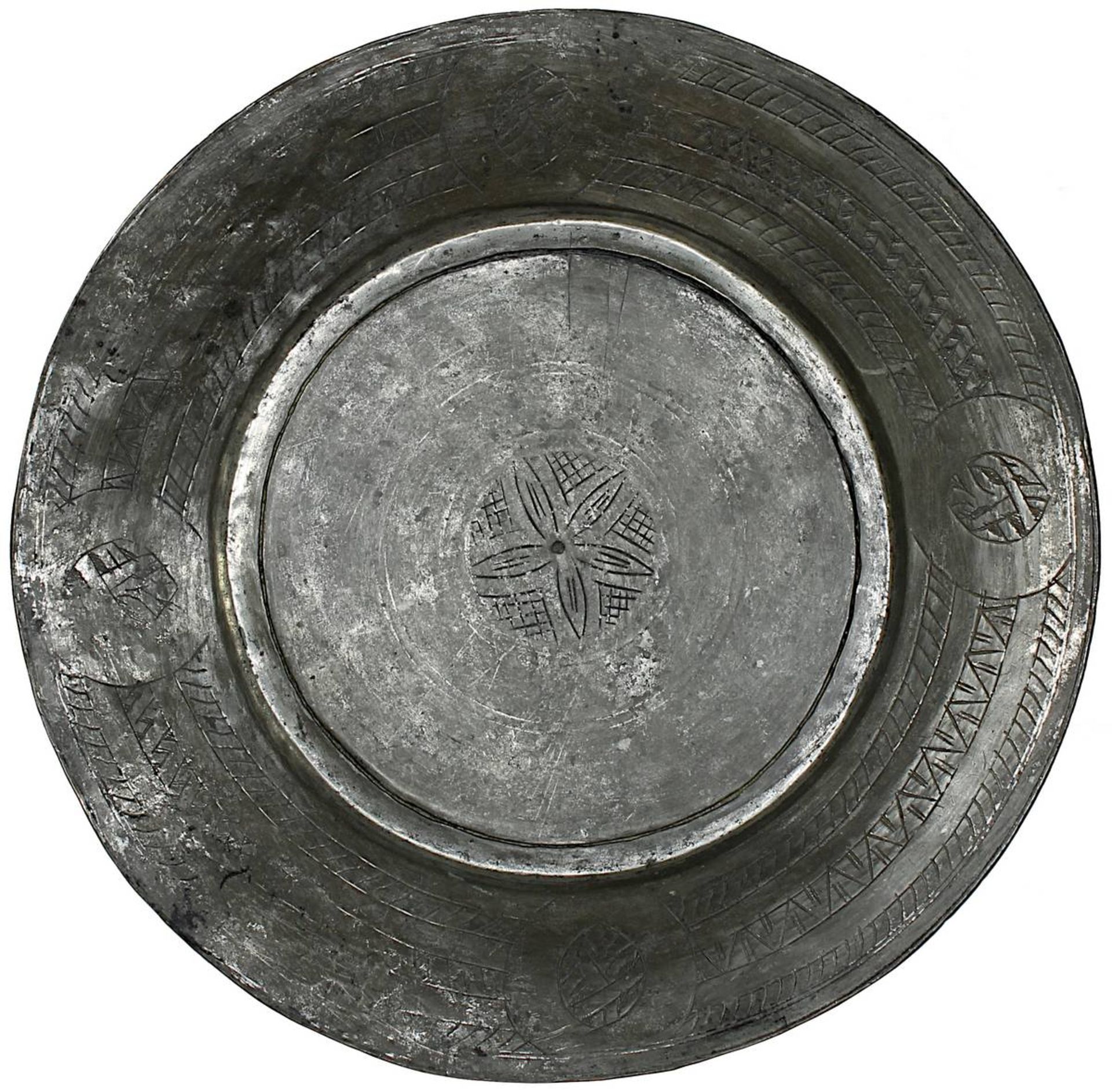 3 Servierteller aus verzinntem Kupfer, Syrien 1. H. 20. Jh., Handarbeit, reicher gravierter - Bild 4 aus 4