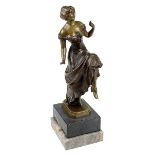H. Rieger, Tänzerin, Bronzefigur, deutsch um 1900, Bronze dunkelbraun patiniert, auf getrepptem
