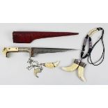 Afghanisches Choora-Messer und 2 Halsketten mit Tierzähnen: Choora-Dolch, Afghanistan 1. H. 20. Jh.,