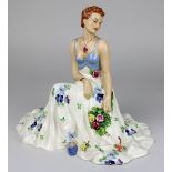 Royal Dux, Dame mit sommerlichem Kleid, Eduard Eichler, Dux Böhmen um 1930, Keramik, cremefarbener
