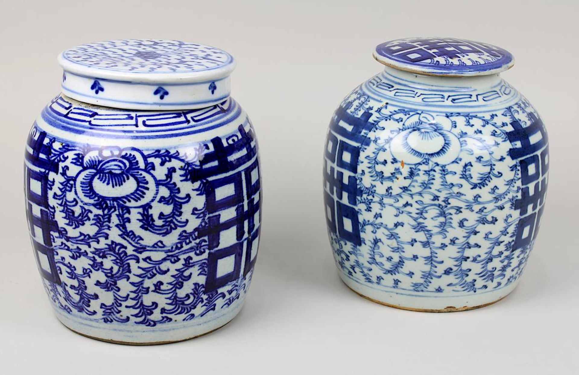Zwei Ingwer-Schultertöpfe, China 19. Jh., Porzellan, heller Scherben, unter Glasur Blaumalerei von - Bild 4 aus 4