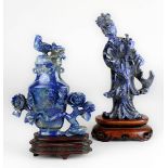 Chinesische Frauenfigur und Miniatur-Deckelvase aus Lapislazuli, China Mitte 20. Jh., Figur einer