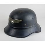 Reichsluftschutzbund Stahlhelm WK II, sog. "Gladiator-Helm", dunkelgraue Original-Lackierung der