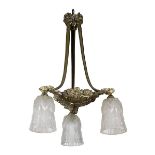 Art-Déco-Deckenlampe, Bronze und Glas, Frankreich um 1920, Montur aus Bronze mit Resten von