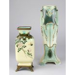 Zwei Jugendstil Keramikvasen, Frankreich um 1900 - 1910, Keramik, heller Scherben, eine Vase mit