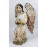 Kniender Engel, Portugiesisch Goa 18./19.Jh., Holz geschnitzt und farbig gefasst, als Adorant, mit