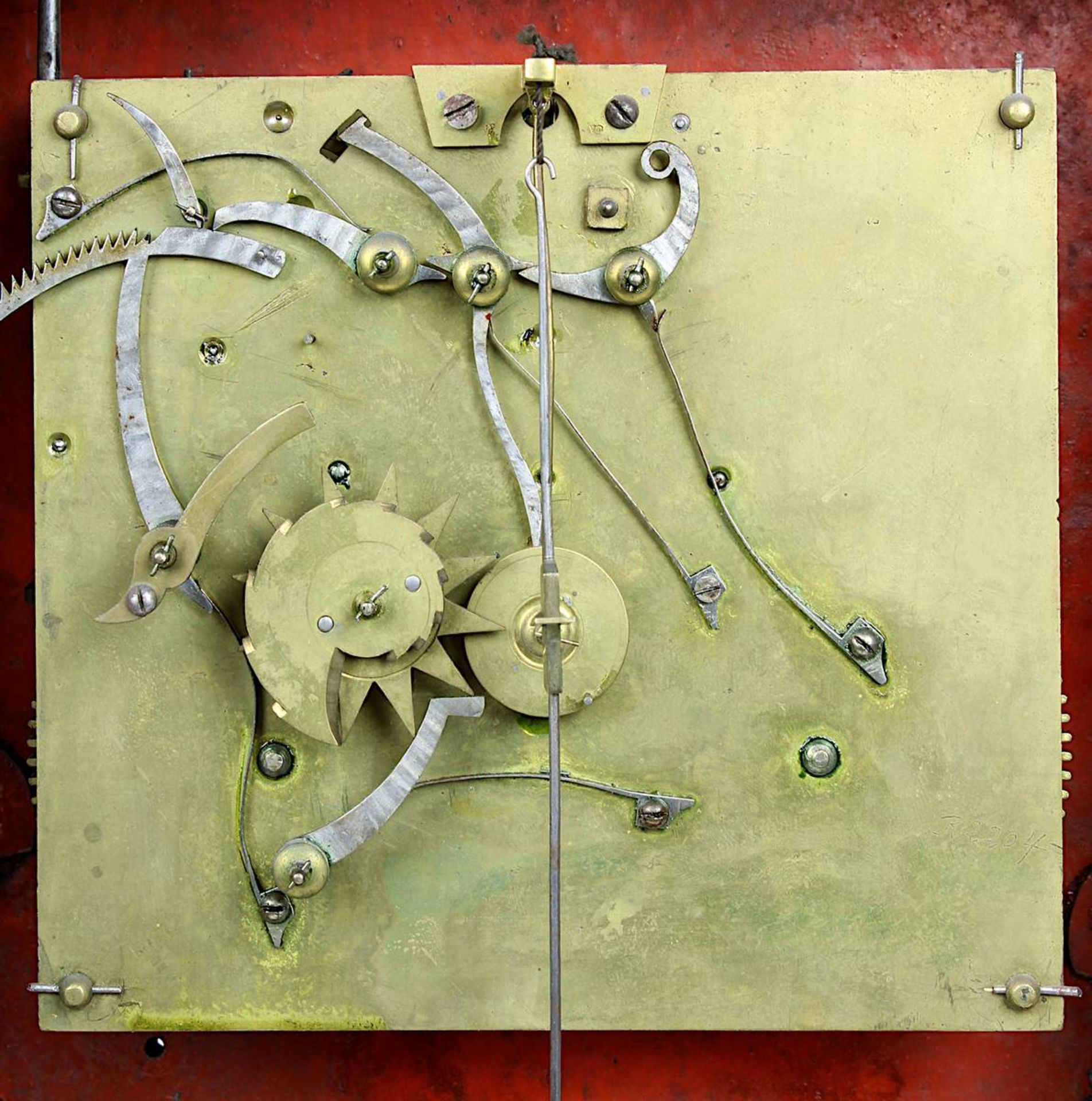Neuenburger Pendule mit Spindelhemmung und Glocke, Schweiz 18. Jh., schwarz bemaltes Holzgehäuse mit - Image 3 of 3