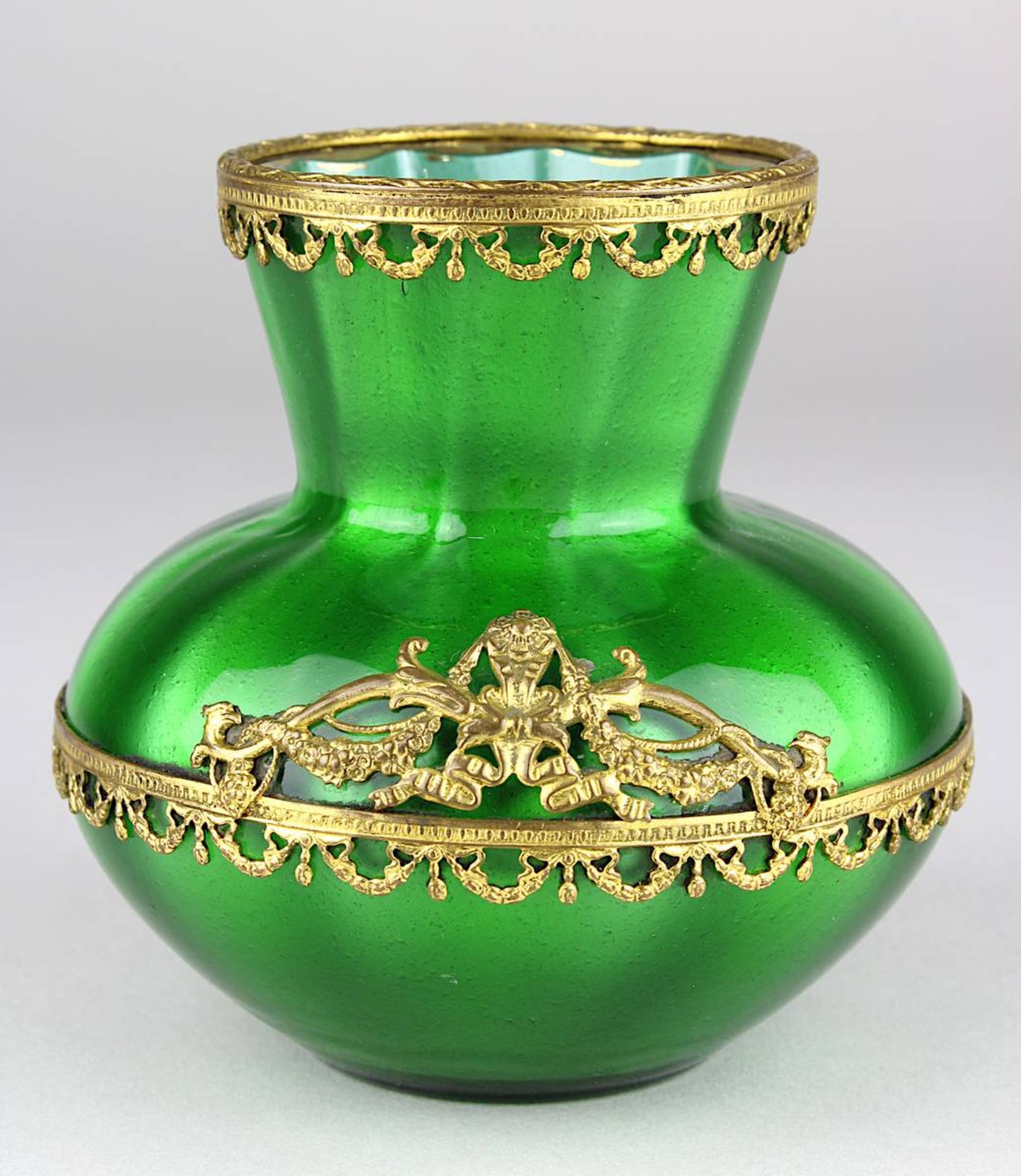 Jugendstil-Vase mit Aventurineinschmelzung und vergoldeter Metallmontur, wohl Loetz, Johann/Witwe