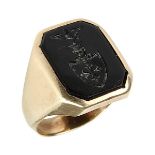 Herren-Wappenring mit Onyx, deutsch um 1920, Rotgold-Ringschiene gepunzt 333, Ringkopf mit