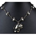 Silbercollier mit Perlen, handgearbeitet aus 925er Silber gestempelt, partiell geschwärzt, florale