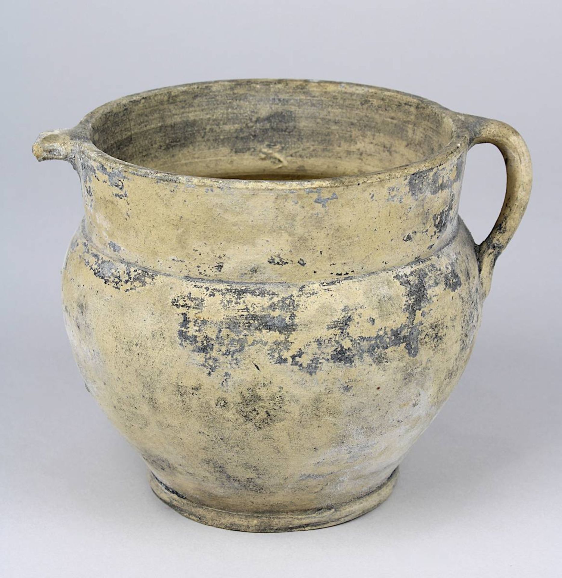 Keramik-Henkeltopf, römisch / provinzialrömisch, auf der Töpferscheibe gedreht, heller Scherben, H