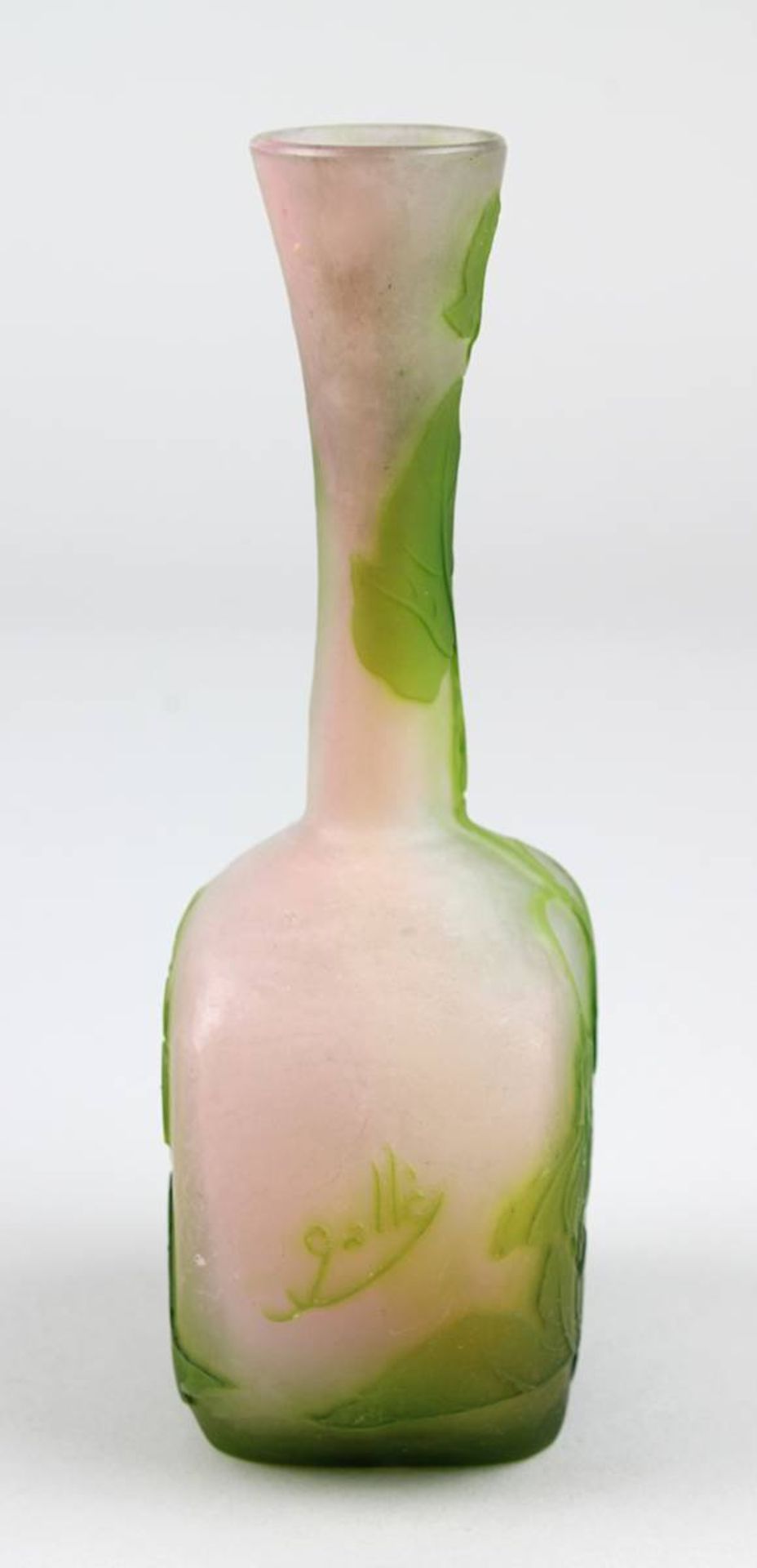 Gallé Miniatur-Jugendstil-Vase mit Hibiskusdekor, Nancy 1906-14, runder Klarglaskorpus mit - Image 4 of 4