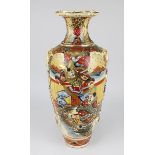 Satsuma - Vase Japan 1. H. - Mitte 20. Jh., Keramik, in Balusterform, farbig und gold staffiert,