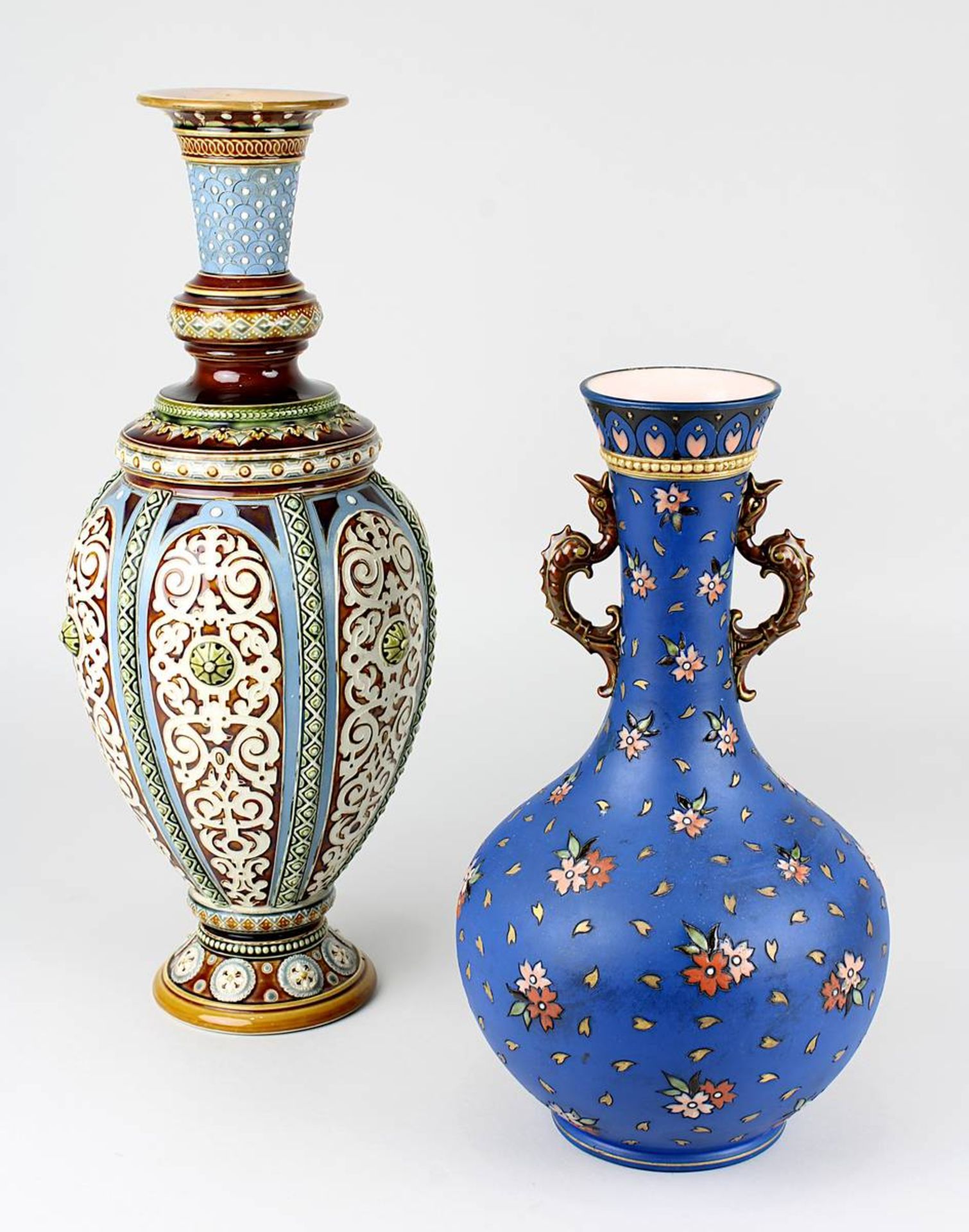 2 Villeroy & Boch-Vasen, Mettlach 1889 und 1893, Keramik: 1 mit Nr. 1834, bauchige Form mit langem