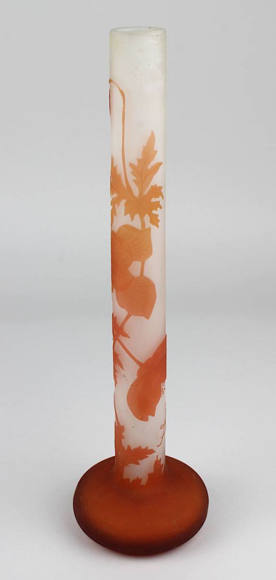 Jugendstil Gallé Stangen-Vase mit Mohndekor, Nancy 1906 - 1914, matt geätzter Klarglaskorpus, im - Image 2 of 4