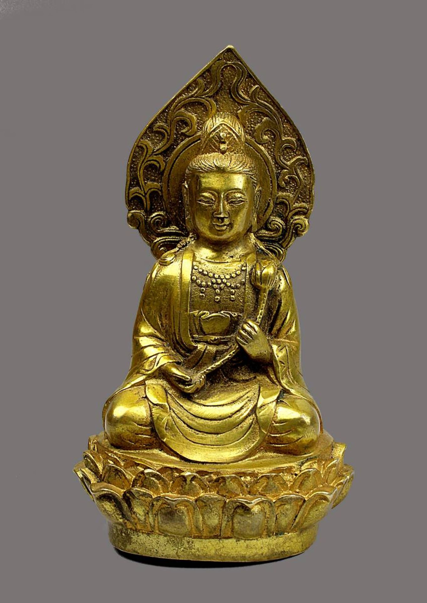 Chinesischer Buddha, 19. Jh., Bronze vergoldet, Buddha im Lotussitz auf Lotusblütensockel, in mediti