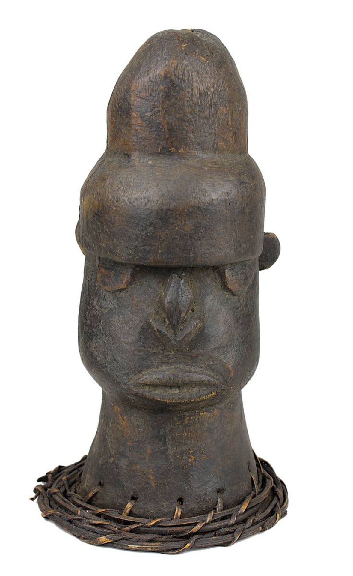 Tanzaufsatz in Form eines anthropomorphen Kopfes, wohl Igbo, Nigeria, Holz geschnitzt und dunkel gef