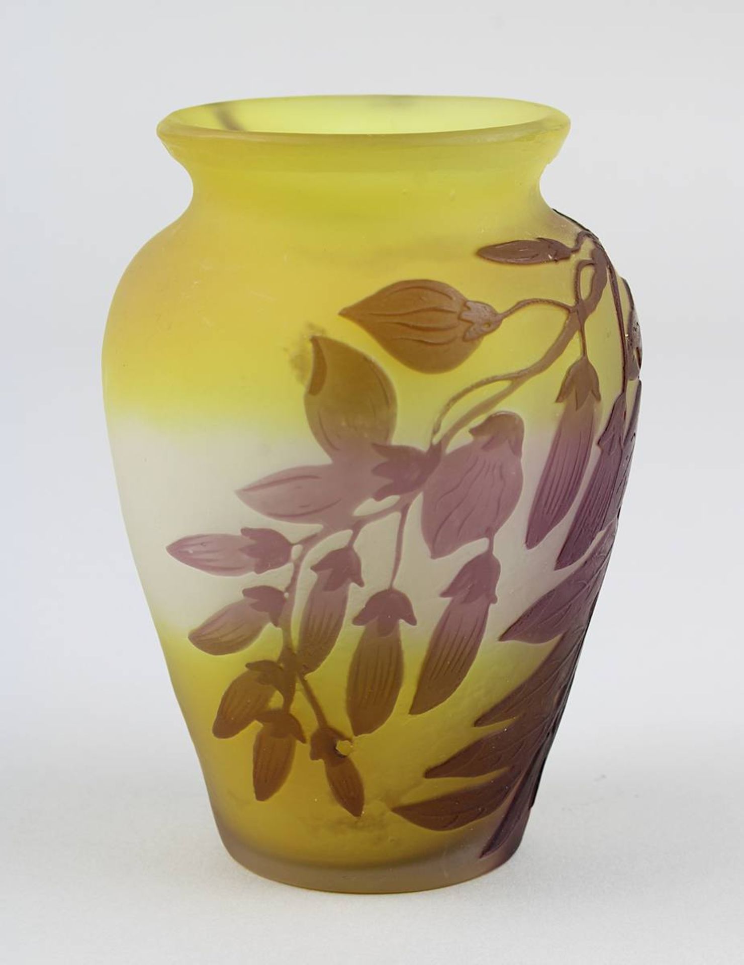 Gallé Jugendstil-Vase mit Glyziniendekor, Nancy 1906 - 1914, Klarglaskorpus, innen mit gelbem - Image 4 of 4