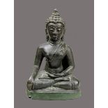 Buddha, Indien, 17./18. Jh., Bronzeguss, Darstellung in der Geste der Erdberührung im Lotussitz, mit